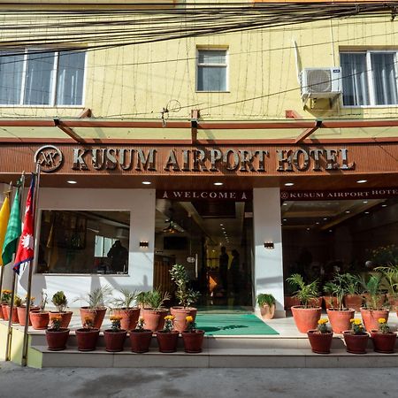 Kusum Airport Hotel Катманду Екстериор снимка