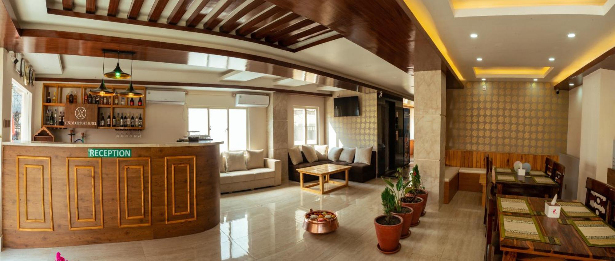 Kusum Airport Hotel Катманду Екстериор снимка