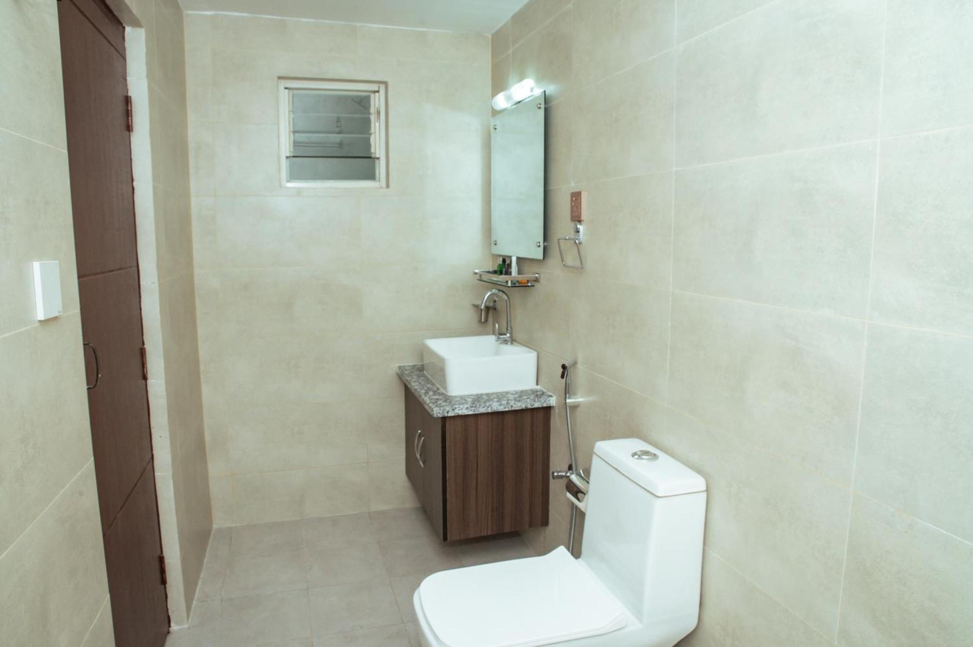 Kusum Airport Hotel Катманду Екстериор снимка