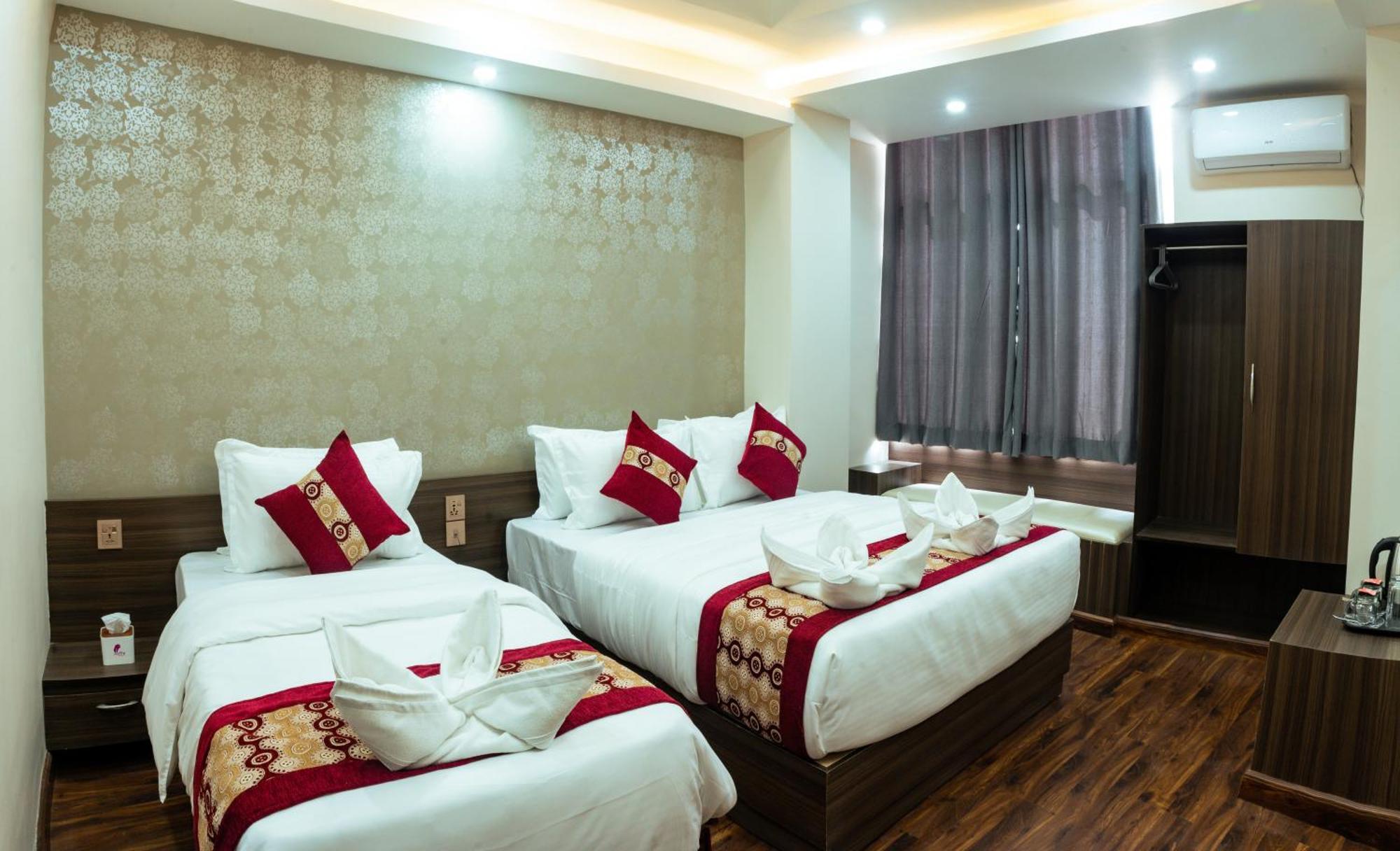 Kusum Airport Hotel Катманду Екстериор снимка